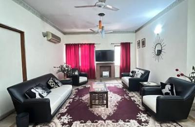 Fully Furnished Upper Available for RenT