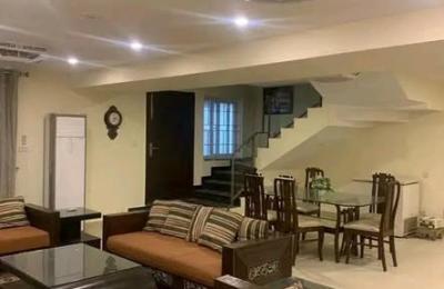 Fully Furnished  Basement.Daily/Weekly