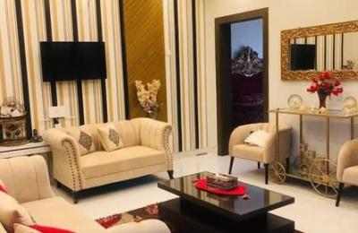 luxury furnish house available for rent