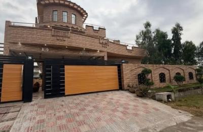 Beautiful 1 kanal house is for sale in D-18 ECHS