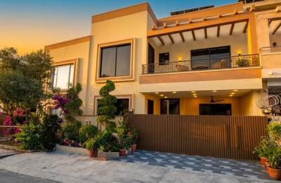 14 Marla Fully Furnished Villa With Lawn