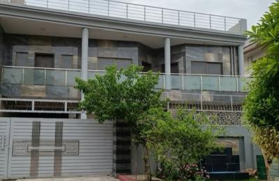 House For Sale in G-11/2 Islamabad !  Triple Story House  CDA Transfer  Size: 40×80
