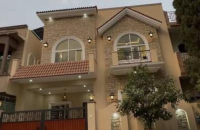 House For Sale in G-11/1 Islamabad ! .Size: 30×60