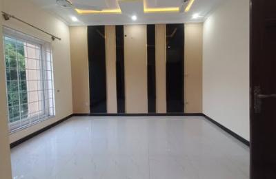 10 marla house available for sale