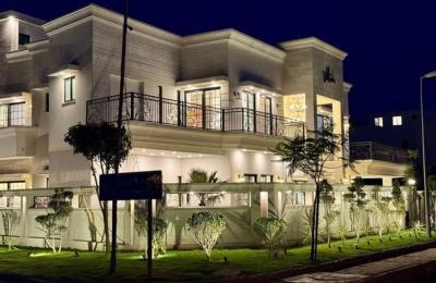 1.5 Kanal House with swimming pool House