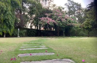3.5 kanal Farmhouse Banigala For Rent