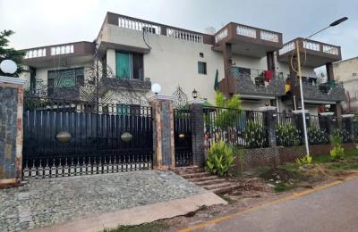 1 KANAL HOUSE – GROUND FLOOR PORTION FOR RENT