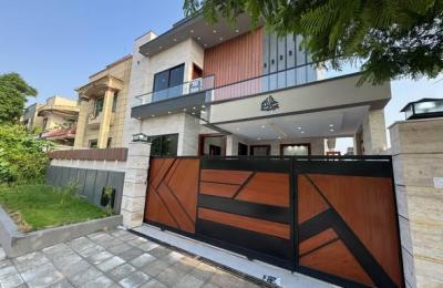 10 Marla Double Unit House