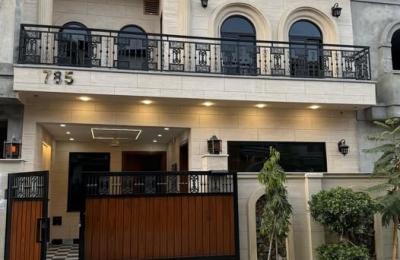 5 marlah   Brand new luxury house available for sale   At v good location