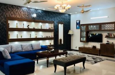 Rooms Available with Kitchen & TV lounge