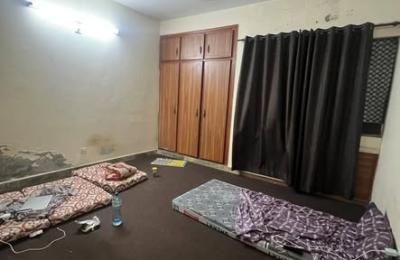 Room available for rent