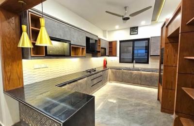 1 Kanal Corner Double Unit House For Sale