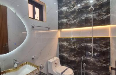 5 Marla Beautiful House with Solid Construction For Sale
