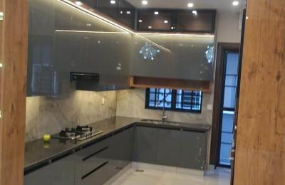 10 Marla Double Unit Boulevard House For Sale
