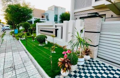 1 Kanal Owner Built Beautiful Family House For Sale
