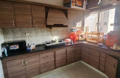 furnished room available For Rent