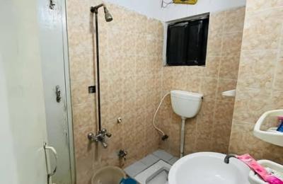 ROOM AVAILABLE FOR RENT
